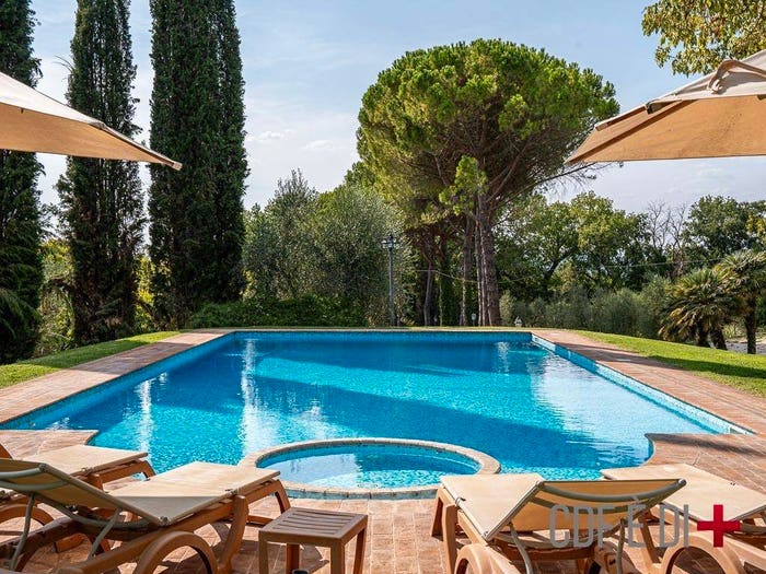 Casa con 6 locali in vendita in Giove