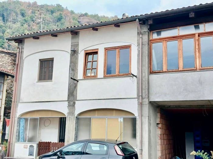 Casa trilocale in vendita in Via Torrazza, Centro, Borgofranco d'Ivrea