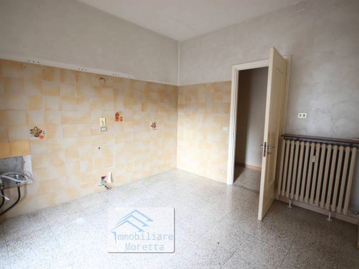 Appartamento trilocale in vendita in Via Ciro Menotti, Borgo Piave Corso Europa Zona Ferrero, Alba