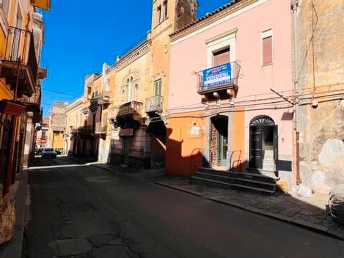 Casa trilocale in vendita in Via Catena, Adrano