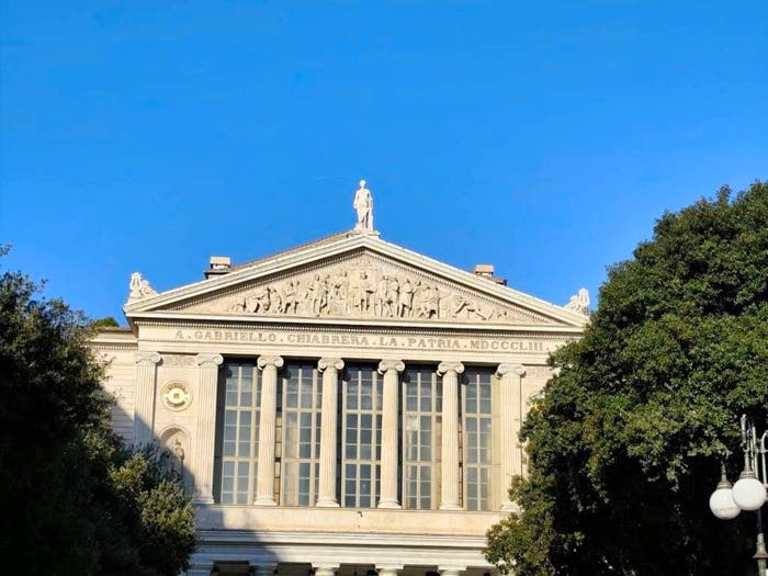 Appartamento con 6 locali in vendita in Piazza Generale Armando Diaz, Centro Storico, Savona