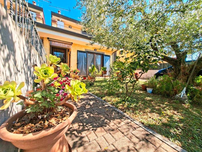 Casa quadrilocale in vendita in Via Giuseppe Garibaldi, Centro, Lariano