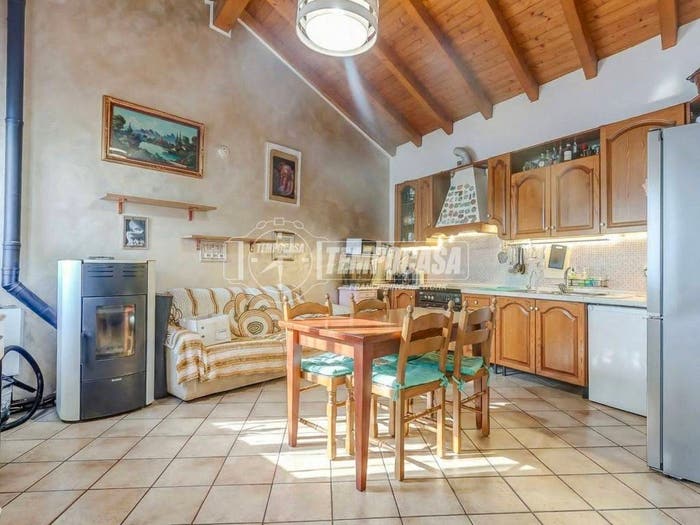 Appartamento trilocale in vendita in Via de Giorgi, Centro, Comignago
