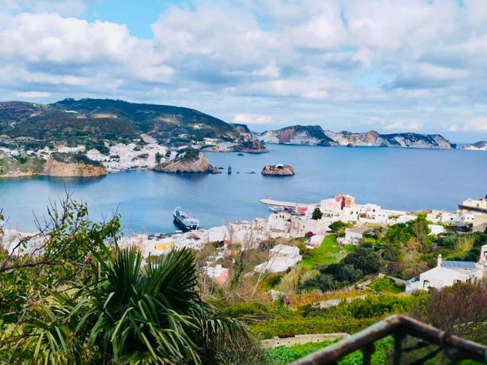 Appartamento trilocale in vendita in Via Salita Scarpellini, Centro, Ponza