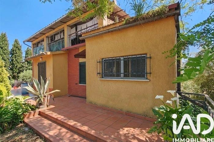 Casa con 5 locali in vendita in Viale Dei Monti, Centro, Montegranaro