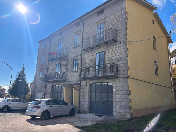 Appartamento quadrilocale in vendita in Via Monsignor Gasbarro, Centro, Castiglione Messer Marino