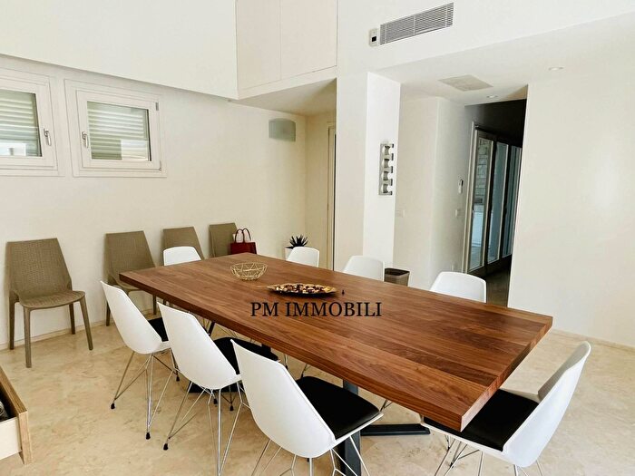 Casa con 10 locali in vendita in Via Gorizia, Forte Dei Marmi