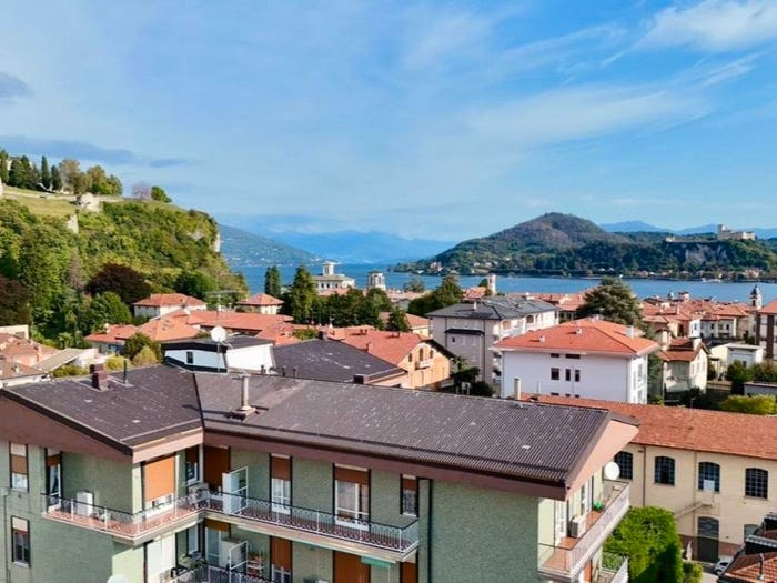 Appartamento quadrilocale in vendita in Via martiri liberta', Centro, Arona