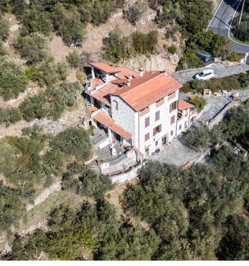 Casa con 6 locali in vendita in Camaiore Paese, Camaiore
