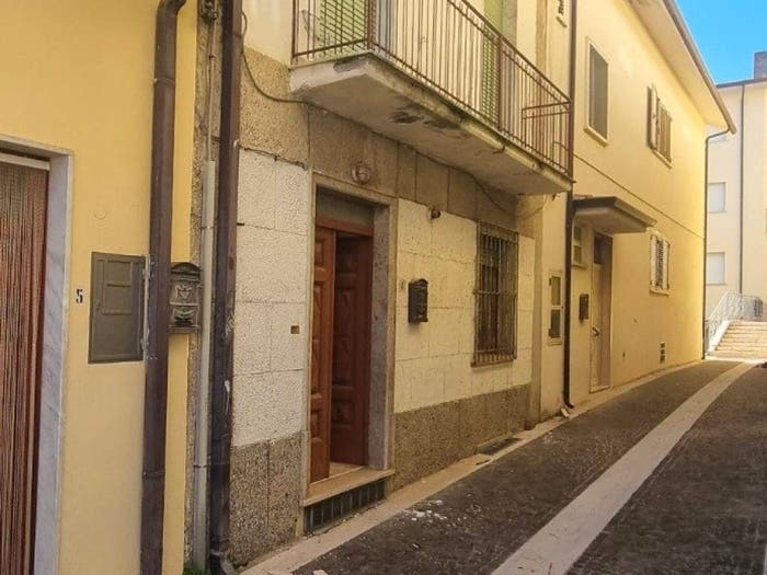 Casa trilocale in vendita in Via Pietralunga, Luogosano