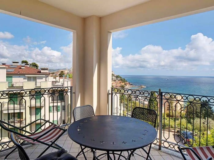 Appartamento trilocale in vendita in Via Gabriele D'Annunzio, Porto Maurizio, Imperia
