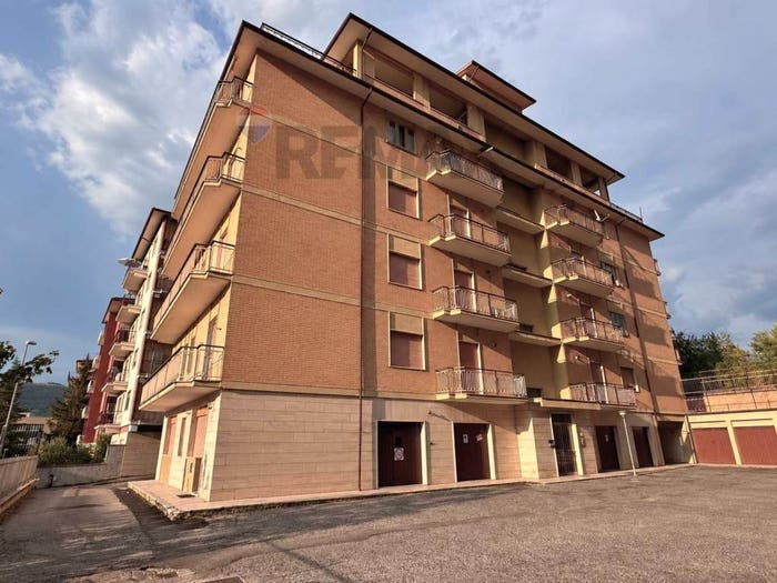 Appartamento con 6 locali in vendita in Via Penne, Torretta Torrione, L'Aquila