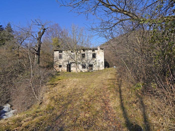 Casa trilocale in vendita in Via Valvestino, Gargnano