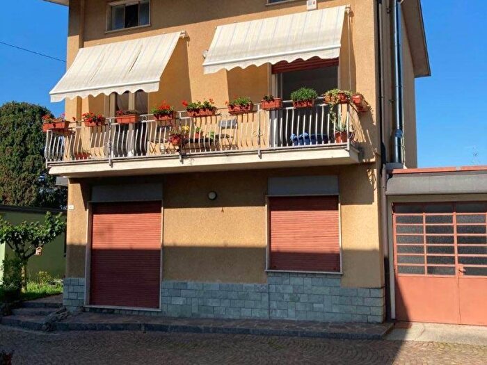 Casa bilocale in vendita in Via Luciano Manara, Centro, Nibionno