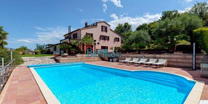 Casa con 6 locali in vendita in Candia, Ancona