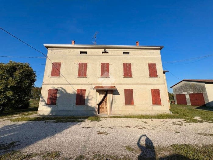 Casa con 6 locali in vendita in Via Campogrande, Suzzara