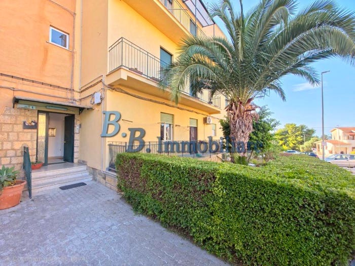 Appartamento con 5 locali in vendita in Largo Alcide De Gasperi, Semicentro, Alcamo