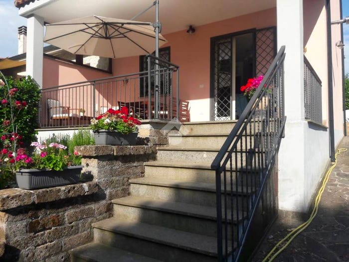 Casa trilocale in vendita in Via delle ginestre, Colle Farnese, Nepi