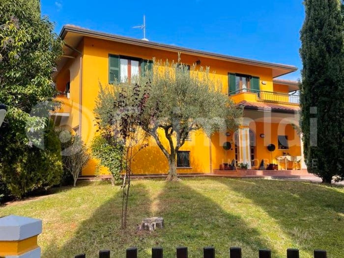 Casa con 5 locali in vendita in Via Primo Maggio, Centro, Bettona