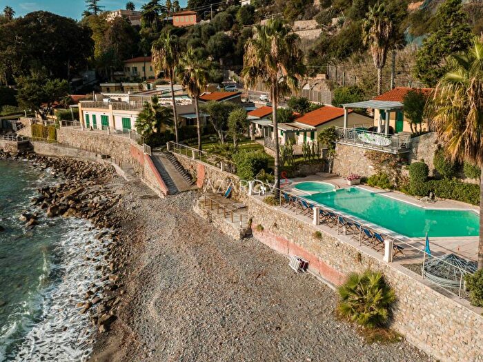 Casa bilocale in vendita in Via Madonna Ruota, Arziglia Madonna della Ruota, Bordighera