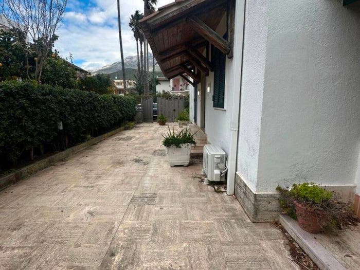 Casa con 5 locali in vendita in Via Appia Lato Napoli, Centro, Formia