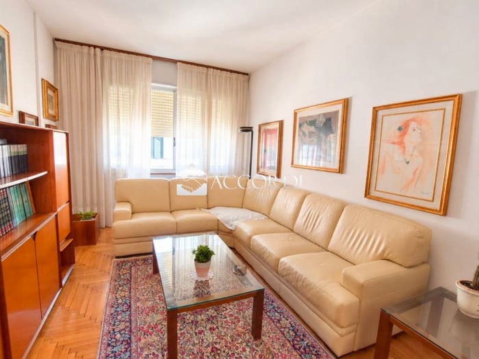 Casa con 6 locali in vendita in Via Dalmazia, Centro, Montebelluna