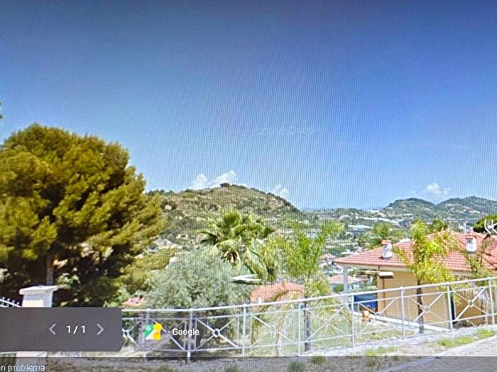Casa quadrilocale in vendita in Via Coggiola, Via Romana, Bordighera