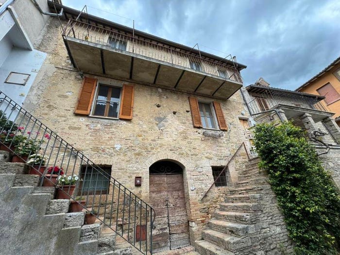 Appartamento quadrilocale in vendita in Via Sant'Agostino, Centro, Bevagna