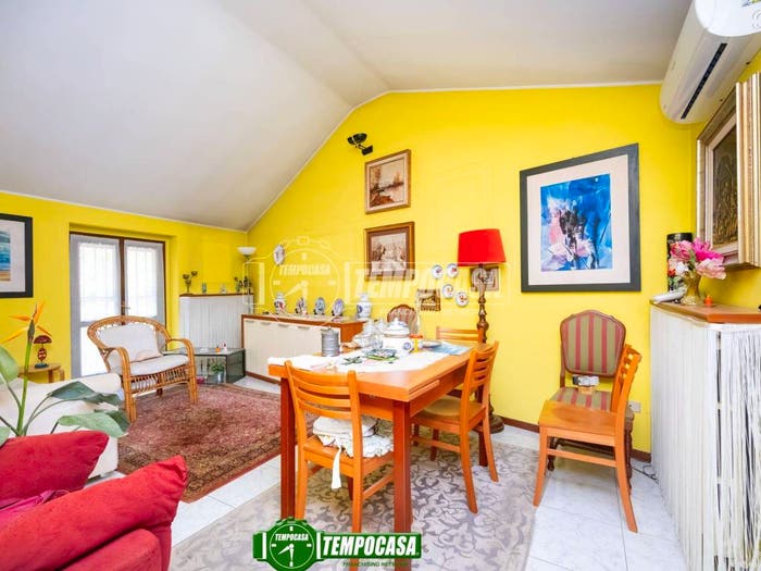 Appartamento trilocale in vendita in Via Santuario, Centro, Ornago