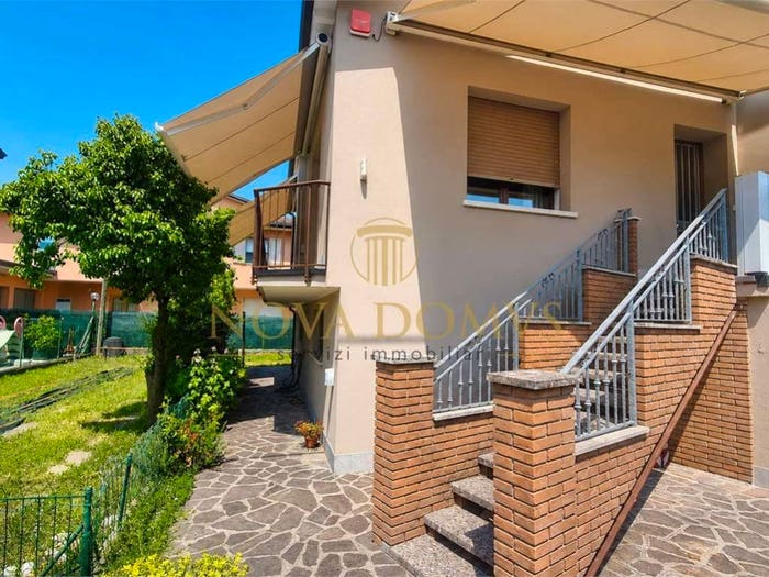 Casa con 6 locali in vendita in Via Pigafetta, Centro, Saccolongo