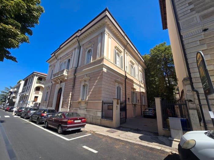 Appartamento trilocale in vendita in via XX Settembre, Villa Comunale, L'Aquila