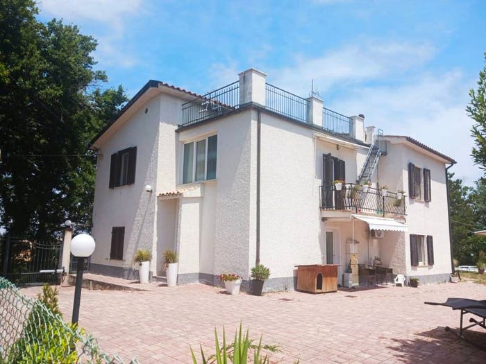 Casa con 6 locali in vendita in Località Poccioni, Troviggiano, Cingoli