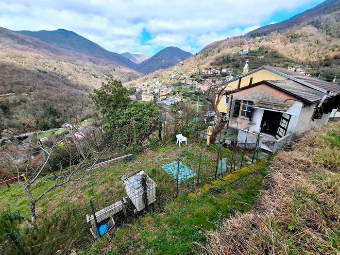 Casa quadrilocale in vendita in Neirone