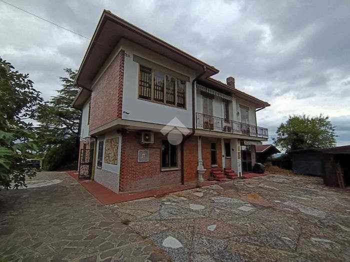 Casa con 6 locali in vendita in Via Vigne Nuove, Centro, Dozza