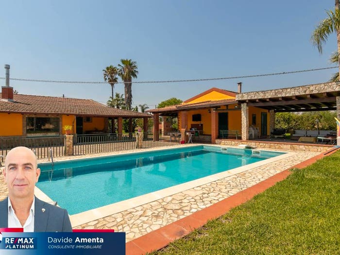 Casa quadrilocale in vendita in VIA MONTALE, Melilli