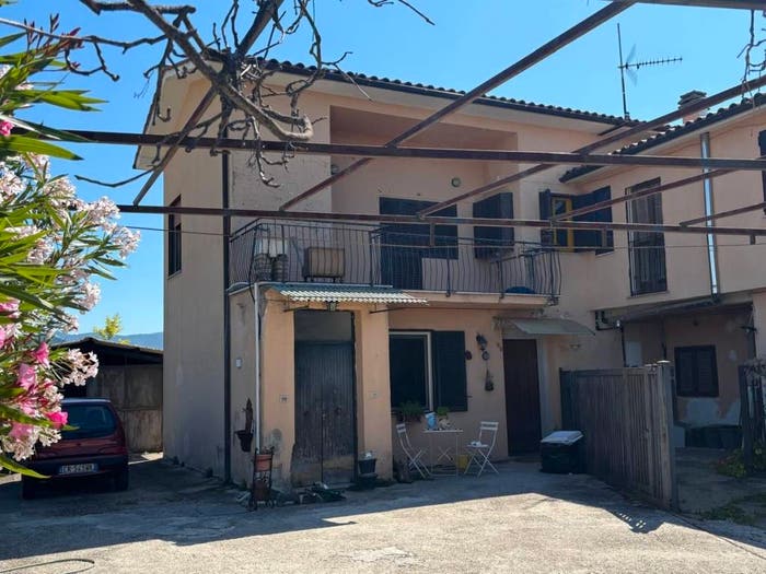 Appartamento quadrilocale in vendita in Via Sant'Antonino Seconda, Centro, Montebuono