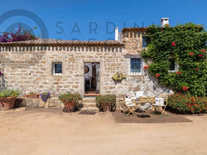 Casa con 6 locali in vendita in Via Buddeu, San Pantaleo, Olbia