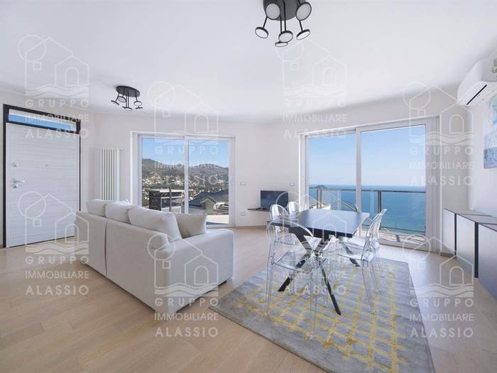 Appartamento quadrilocale in vendita in Fenarina Via Neghelli Collina di Ponente, Alassio