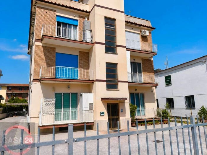 Appartamento quadrilocale in vendita in Via San Francesco d'Assisi, Piccarello, Latina