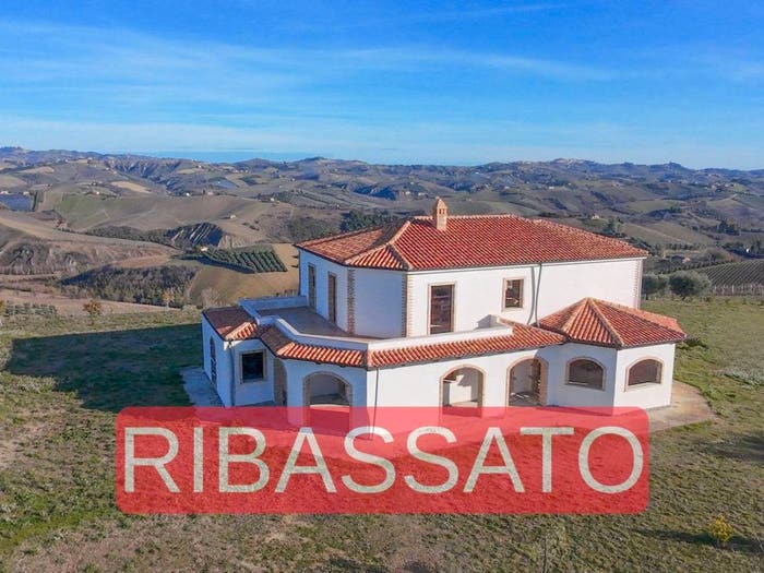 Casa con 6 locali in vendita in Contrada Ciafone, Offida