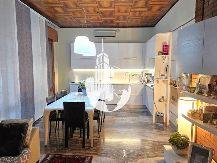 Casa con 6 locali in vendita in Piazza San Mauro, Castagnole, Paese
