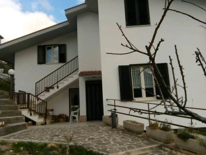 Casa con 6 locali in vendita in Frazione Ripe, Civitella del Tronto