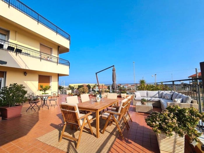 Appartamento con 5 locali in vendita in Regione Poca, Centro, Albenga