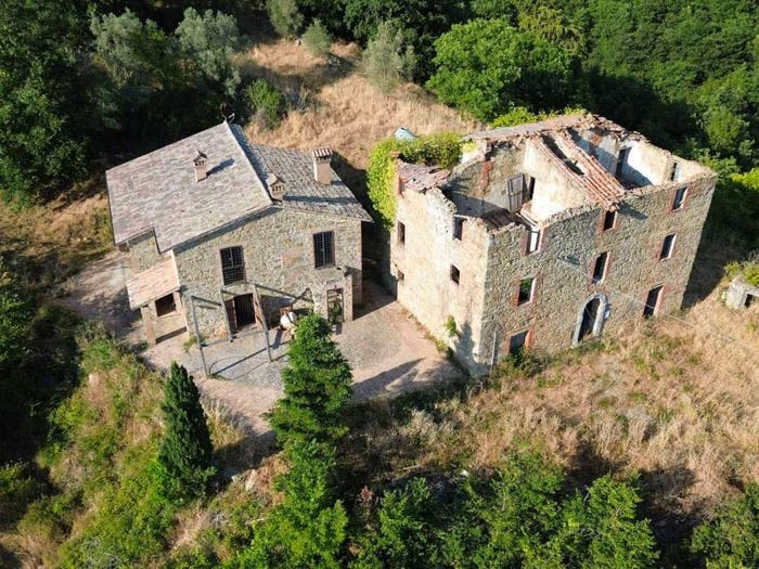Casa con 6 locali in vendita in Via Montegiove, Montegabbione