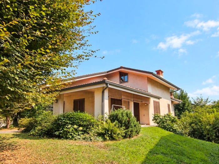 Casa con 6 locali in vendita in Via Enrico Fermi, Centro, Cogliate