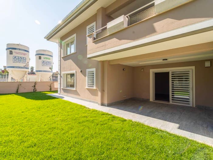 Appartamento trilocale in vendita in Via di Vermicino, Borghesiana, Roma