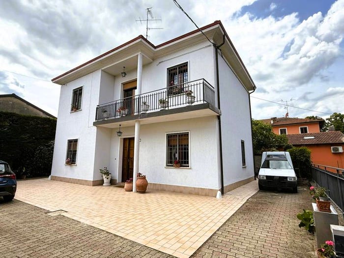 Casa con 6 locali in vendita in Viale della Repubblica, Centro, Castel San Pietro Terme
