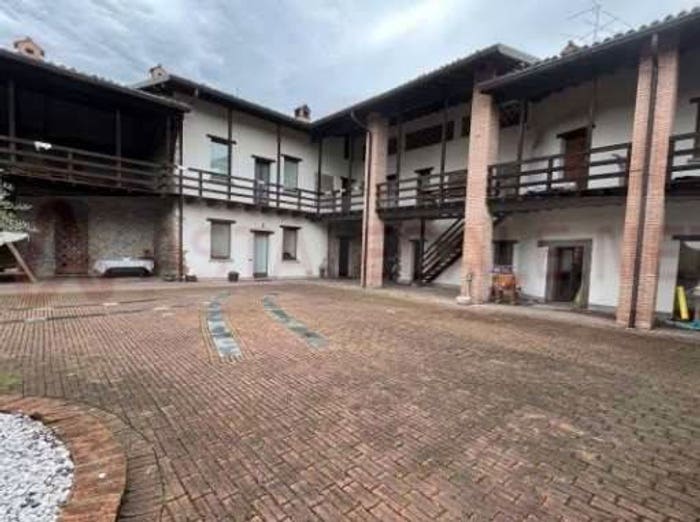 Casa con 6 locali in vendita in Via Piave, Madone