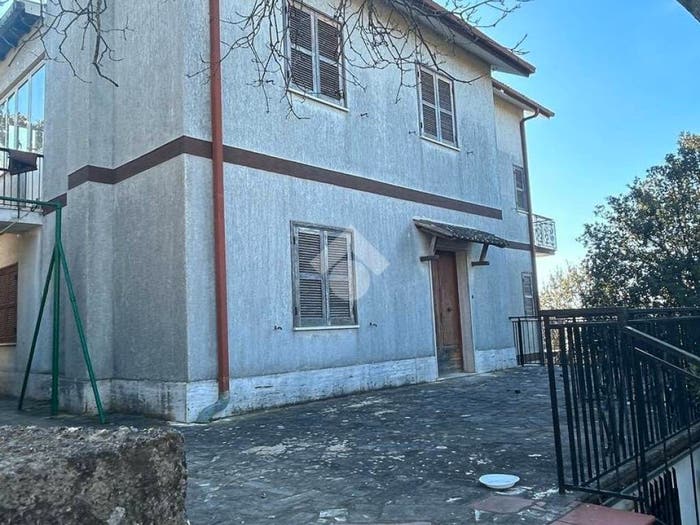 Casa trilocale in vendita in Via Monte Belloni, Olevano Romano