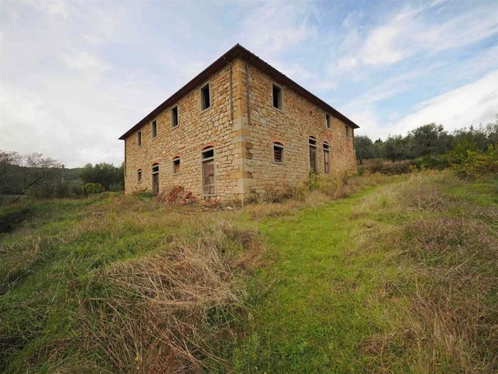 Casa con 6 locali in vendita in Via delle Vaglie, Viciomaggio, Civitella in Val di Chiana